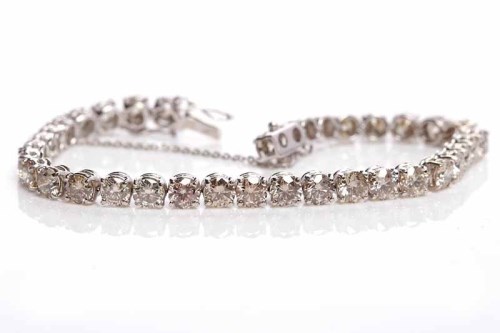 Lot 297 - IMPRESSIVE DIAMOND LINE BRACELET set with 36...