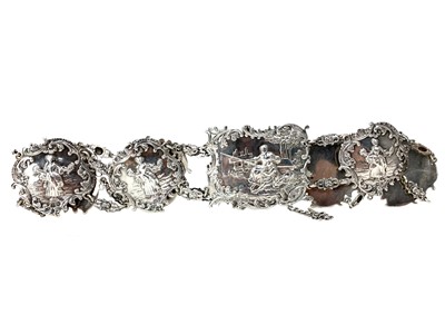 Lot 509 - AN EDWARDIAN SILVER BELT