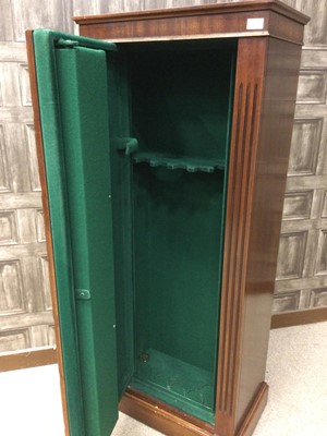Lot 1318 - A SHOTGUN CABINET IN THE FORM OF A  MAHOGANY WELLINGTON CHEST
