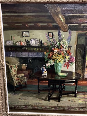Lot 180 - COTTAGE INTERIOR, AN OIL BY HERBERT DAVIS RICHTER