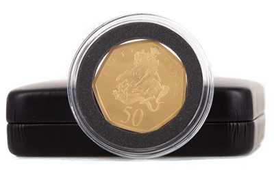 Lot 98 - AN ELIZABETH II FINE GOLD PROOF FIFTY PENCE COIN