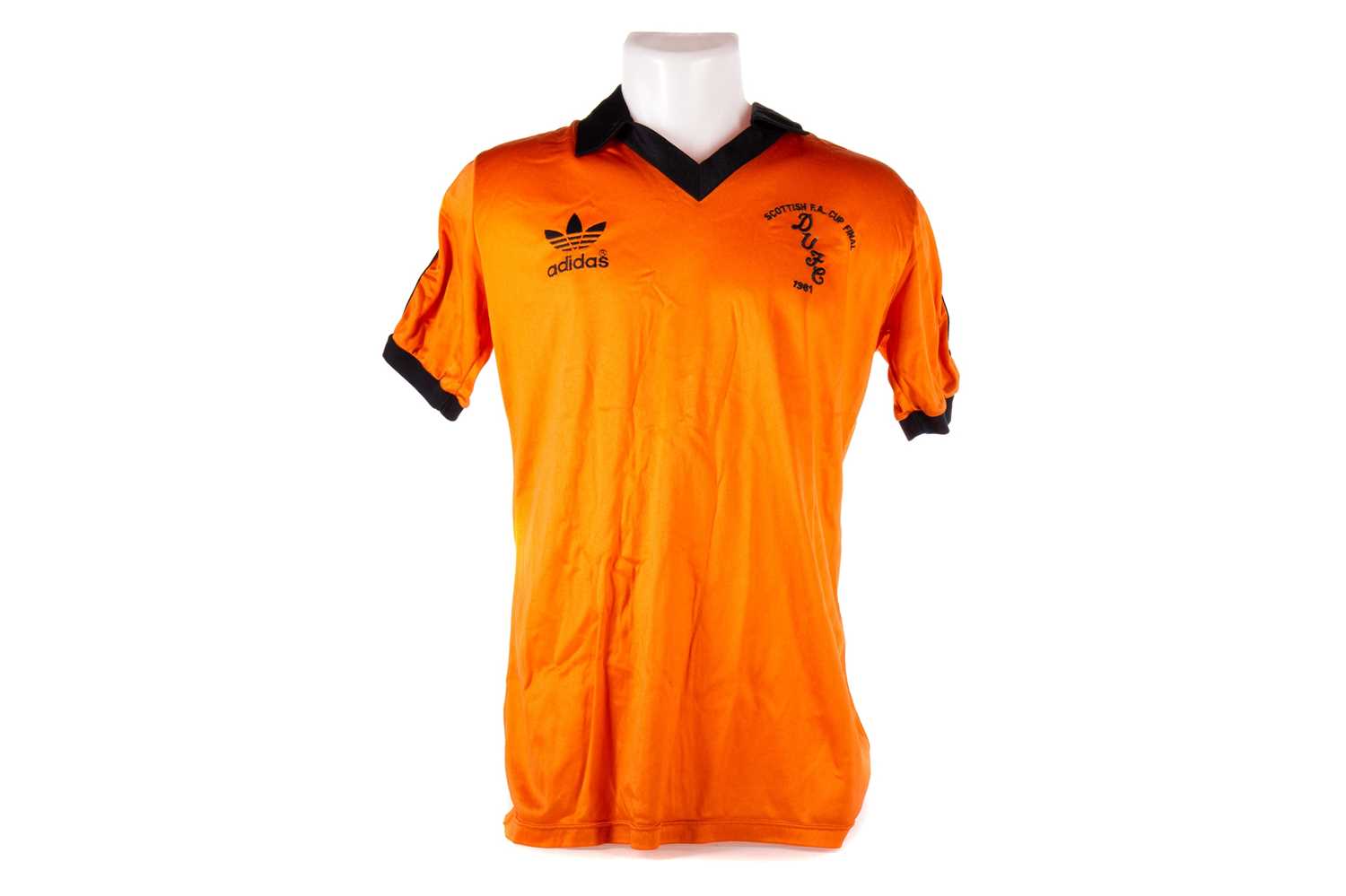 Lot 1534 - WILLIAM PETTIGREW OF DUNDEE UNITED F.C., HIS SCOTTISH CUP FINAL MATCHWORN SHIRT