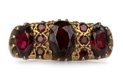 Lot 403 - VICTORIAN GARNET BOAT RING