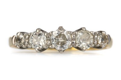 Lot 407 - DIAMOND FIVE STONE RING