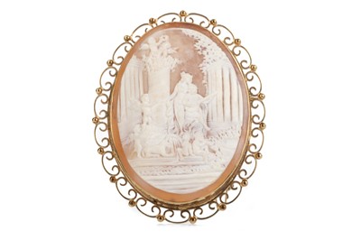 Lot 434 - NINE CARAT GOLD CAMEO BROOCH