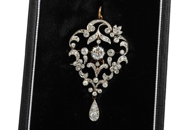 Lot 444 - EDWARDIAN DIAMOND PENDANT