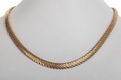 Lot 446 - GOLD NECKLET