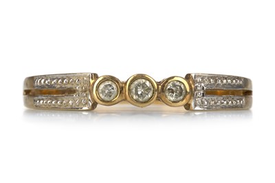 Lot 450 - DIAMOND DRESS RING