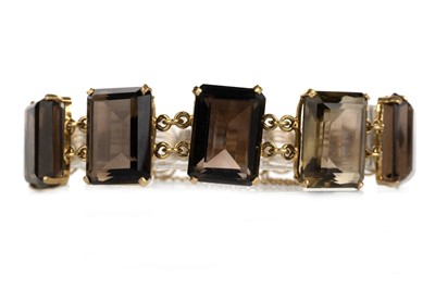 Lot 465 - QUARTZ BRACELET