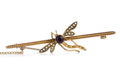 Lot 456 - AMETHYST AND SEED PEARL FLY BAR BROOCH