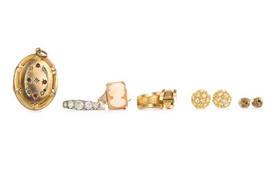Lot 459 - COLLECTION OF EARRINGS AND RINGS