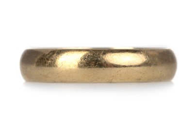 Lot 486 - NINE CARAT GOLD WEDDING BAND