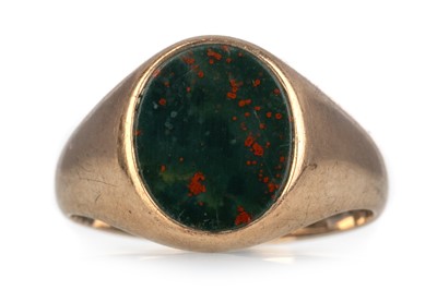 Lot 466 - BLOODSTONE AGATE SIGNET RING