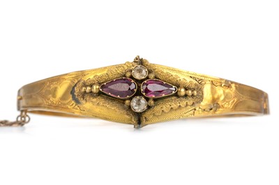 Lot 472 - VICTORIAN RHODOLITE GARNET BANGLE