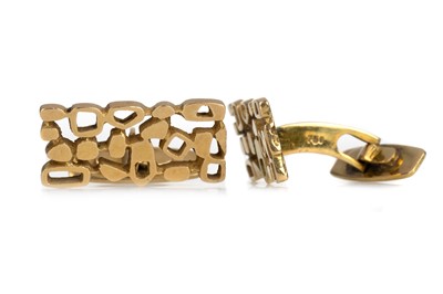 Lot 482 - PAIR OF GOLD CUFFLINKS
