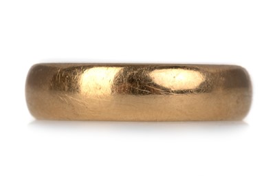 Lot 487 - EIGHTEEN CARAT GOLD WEDDING BAND
