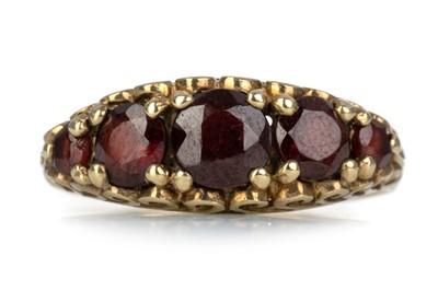 Lot 488 - GARNET FIVE STONE RING