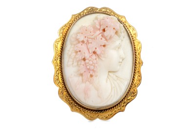 Lot 490 - VICTORIAN ITALIAN CAMEO BROOCH