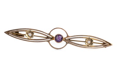 Lot 496 - EDWARDIAN AMETHYST AND SEED PEARL BROOCH