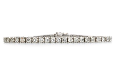 Lot 499 - DIAMOND TENNIS BRACELET