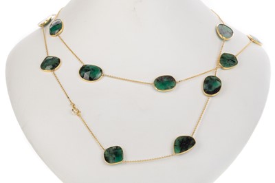 Lot 419 - EIGHTEEN CARAT GOLD AND GEM SET NECKLACE
