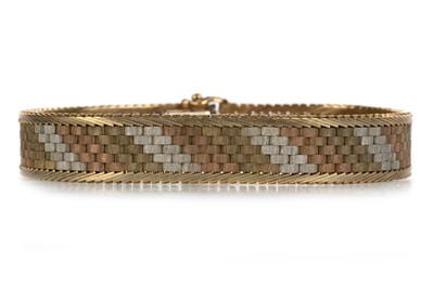 Lot 443 - TRI COLOUR GOLD BRACELET