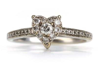 Lot 537 - DIAMOND DRESS RING