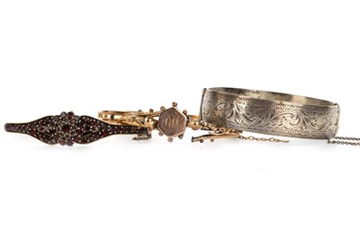 Lot 541 - VICTORIAN GARNET BANGLE