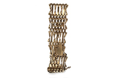 Lot 552 - NINE CARAT GOLD BRACELET