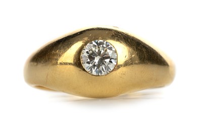 Lot 555 - DIAMOND SOLITAIRE RING