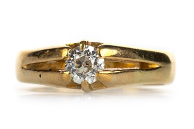 Lot 560 - DIAMOND GYPSY RING