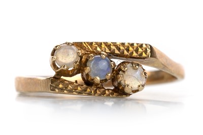 Lot 567 - OPAL CROSSOVER RING