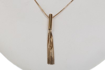 Lot 572 - NECKCHAIN
