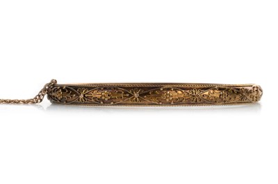 Lot 576 - VICTORIAN GOLD BANGLE
