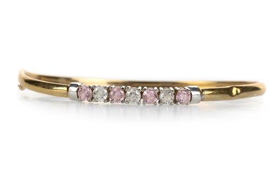 Lot 582 - GEM SET BANGLE