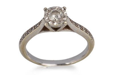Lot 577 - DIAMOND DRESS RING
