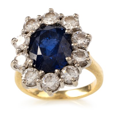 Lot 715 - SAPPHIRE AND DIAMOND CLUSTER RING