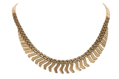 Lot 554 - GOLD FRINGE NECKLACE