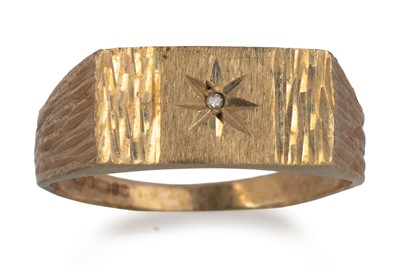 Lot 555 - DIAMOND SIGNET RING