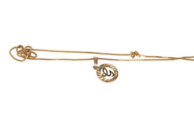 Lot 559 - GOLD PENDANT, CHAIN AND A PAIR OF EARRINGS