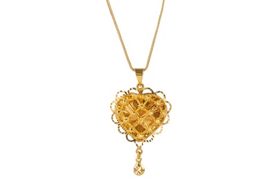 Lot 560 - GOLD HEART SHAPED PENDANT ON CHAIN