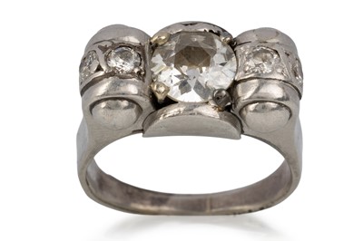 Lot 534 - DIAMOND SOLITAIRE RING