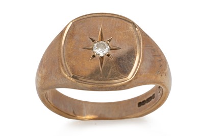 Lot 548 - DIAMOND SET SIGNET RING