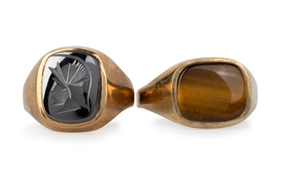 Lot 567 - TWO SIGNET RINGS