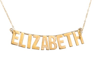 Lot 568 - 'ELIZABETH' NAMECHAIN AND A GOLD INGOT PENDANT