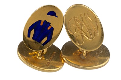 Lot 572 - PAIR OF GOLD CUFFLINKS