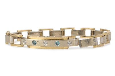 Lot 573 - GOLD BRACELET