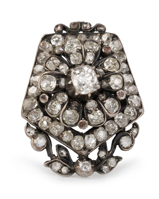 Lot 579 - VICTORIAN DIAMOND BROOCH