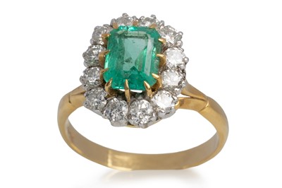 Lot 587 - EMERALD AND DIAMOND RING