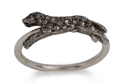 Lot 592 - DIAMOND DOG RING
